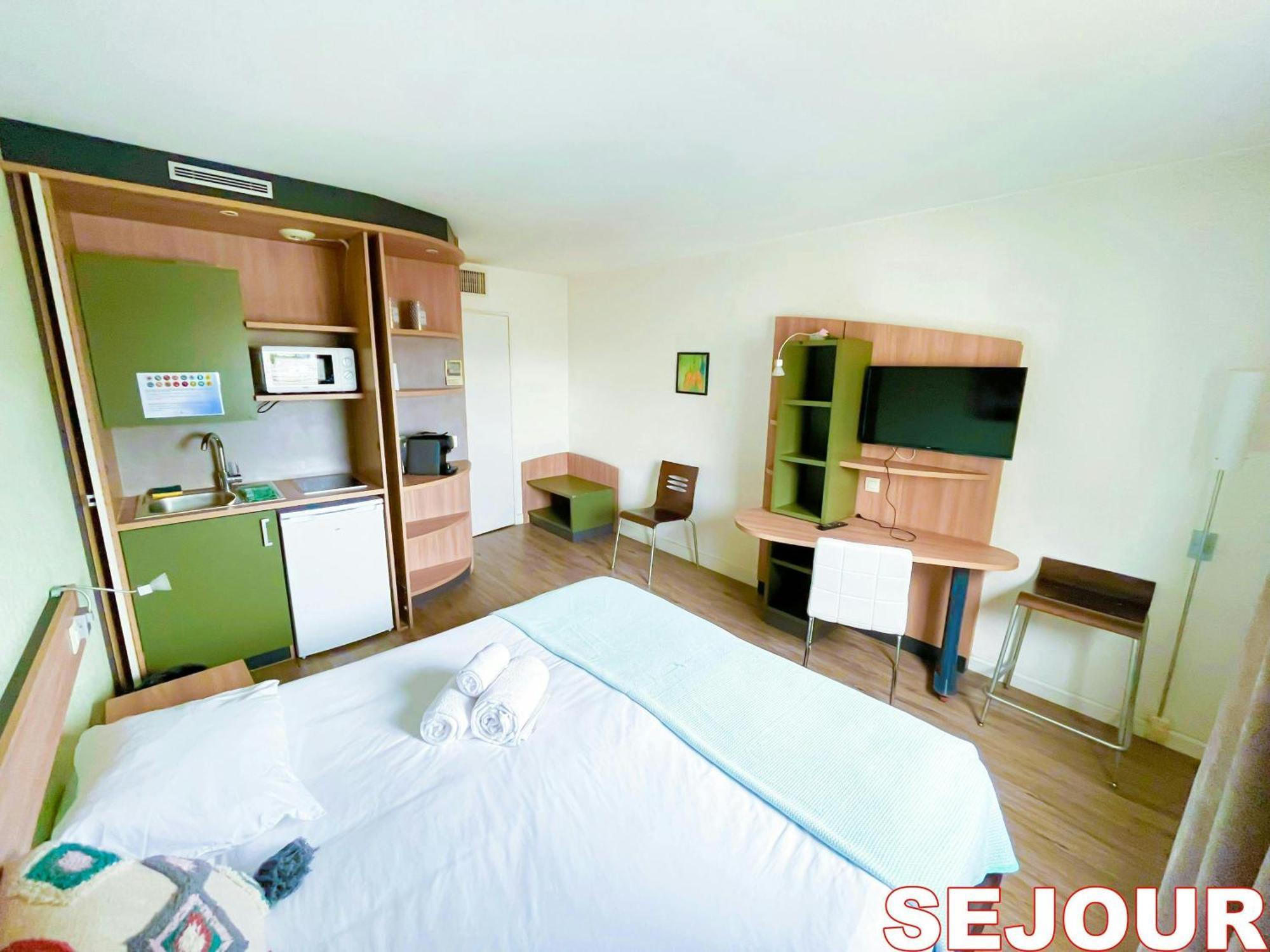 5 Minutes Du Zenith - Studio Chic ป็องแต็ง ภายนอก รูปภาพ